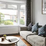 Luxurious 3 Bedroom Home In Belfasts Trendy Lisburn Road Sleeps 6 Modern & Spacious