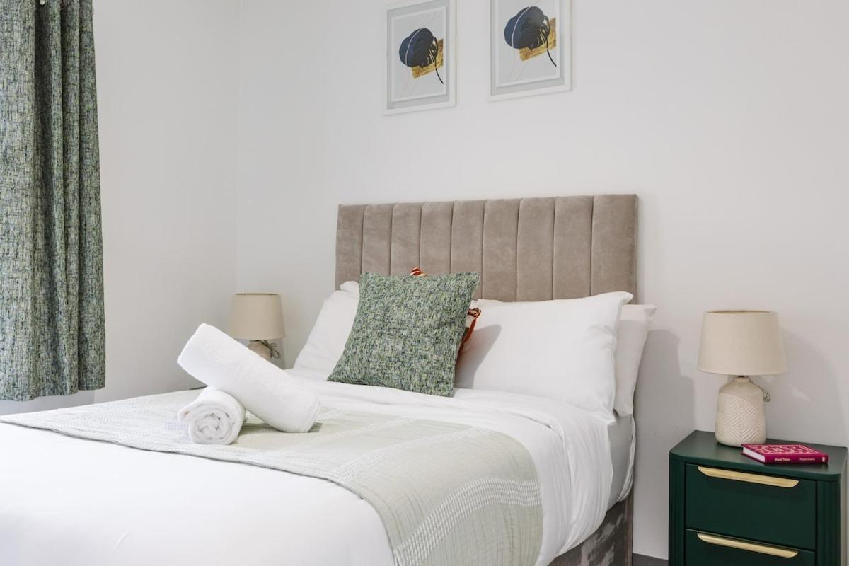 Luxurious 3 Bedroom In Belfasts Trendy Lisburn Road Sleeps 6 Modern & Spacious Belfast