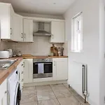 Luxurious 3 Bedroom Home In Belfasts Trendy Lisburn Road Sleeps 6 Modern & Spacious