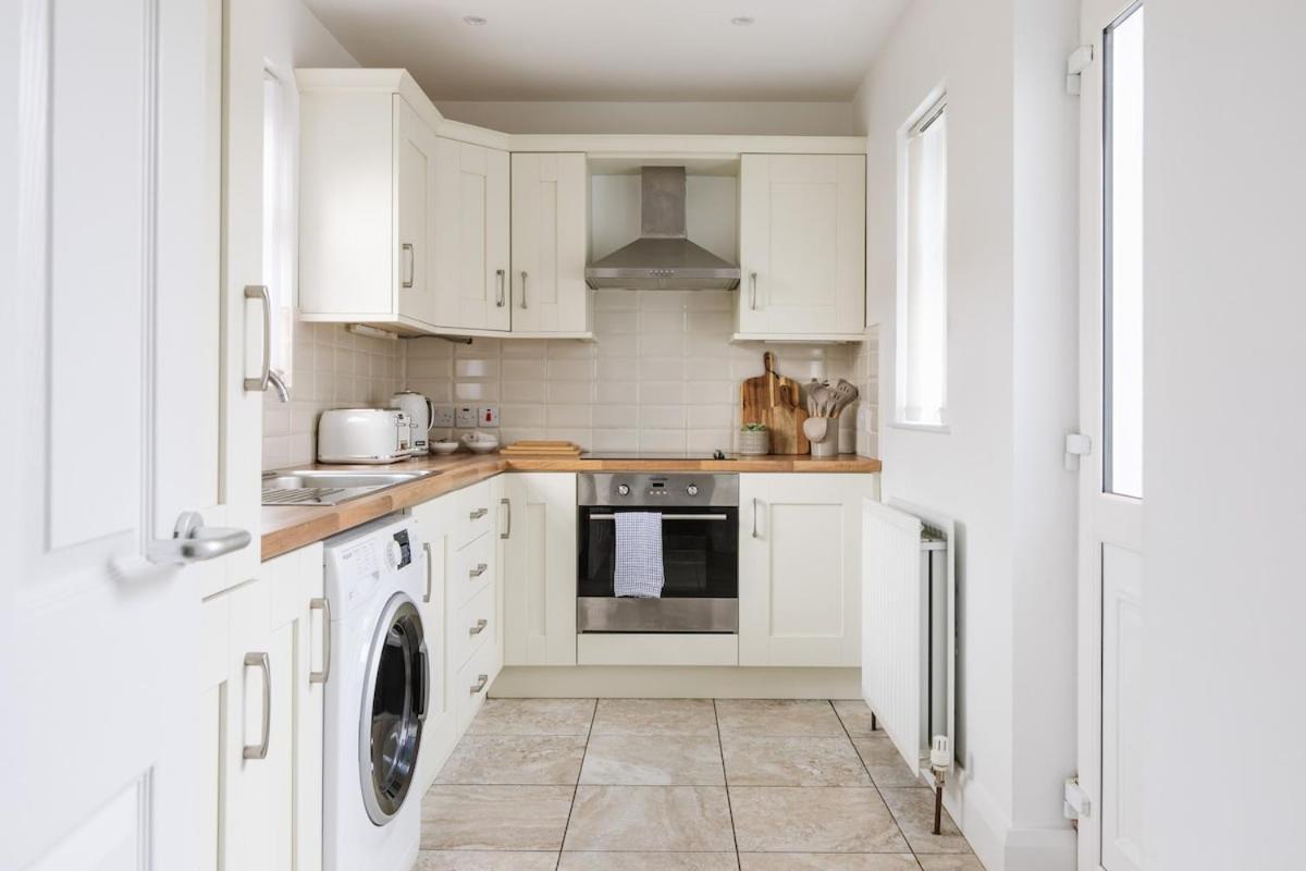 Apartment Luxurious 3 Bedroom In Belfasts Trendy Lisburn Road Sleeps 6 Modern & Spacious *