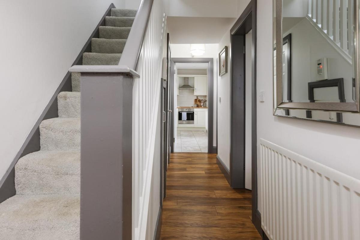 Luxurious 3 Bedroom In Belfasts Trendy Lisburn Road Sleeps 6 Modern & Spacious Belfast