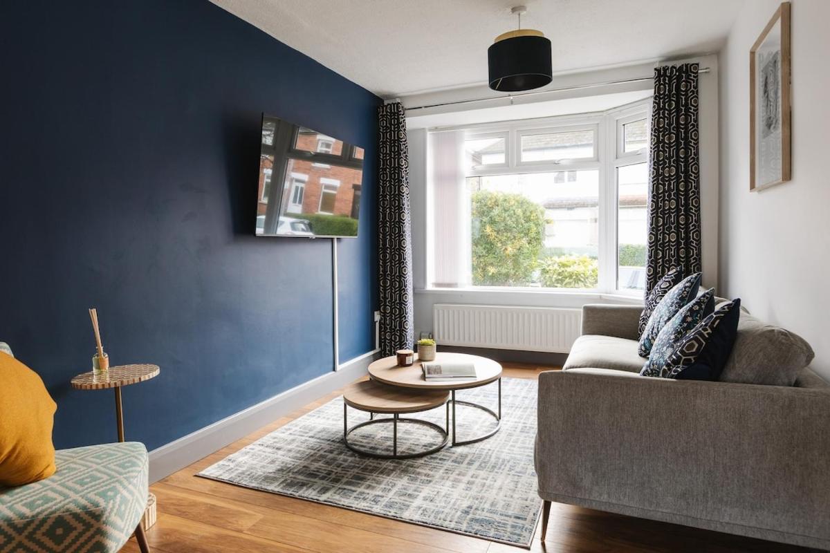 Luxurious 3 Bedroom In Belfasts Trendy Lisburn Road Sleeps 6 Modern & Spacious Apartment Belfast
