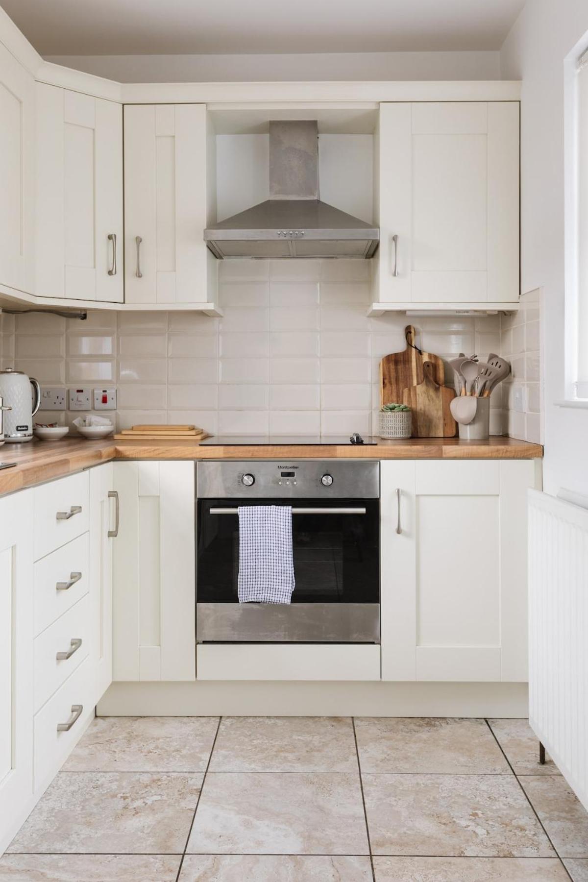 Luxurious 3 Bedroom In Belfasts Trendy Lisburn Road Sleeps 6 Modern & Spacious *