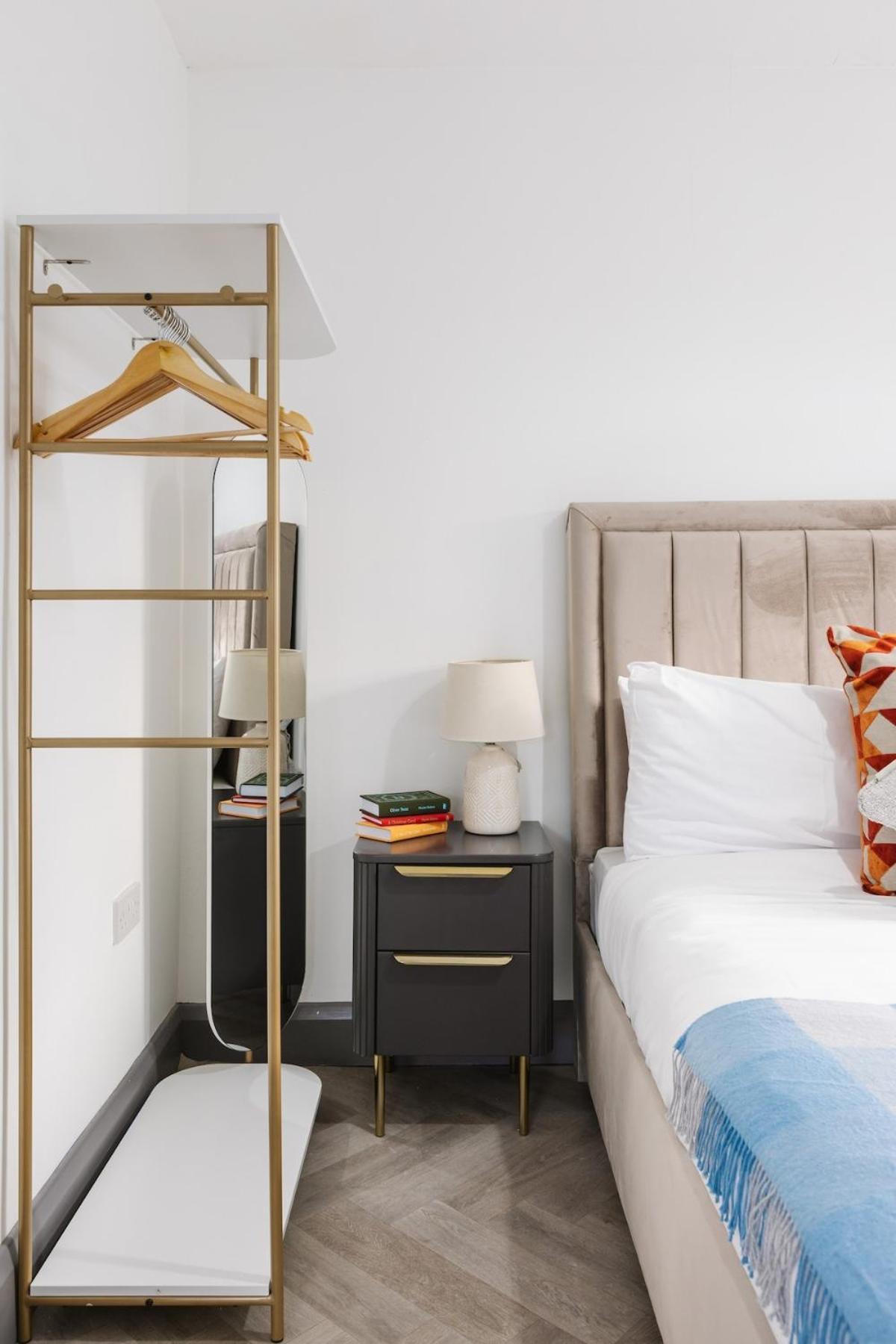 Apartment Luxurious 3 Bedroom In Belfasts Trendy Lisburn Road Sleeps 6 Modern & Spacious