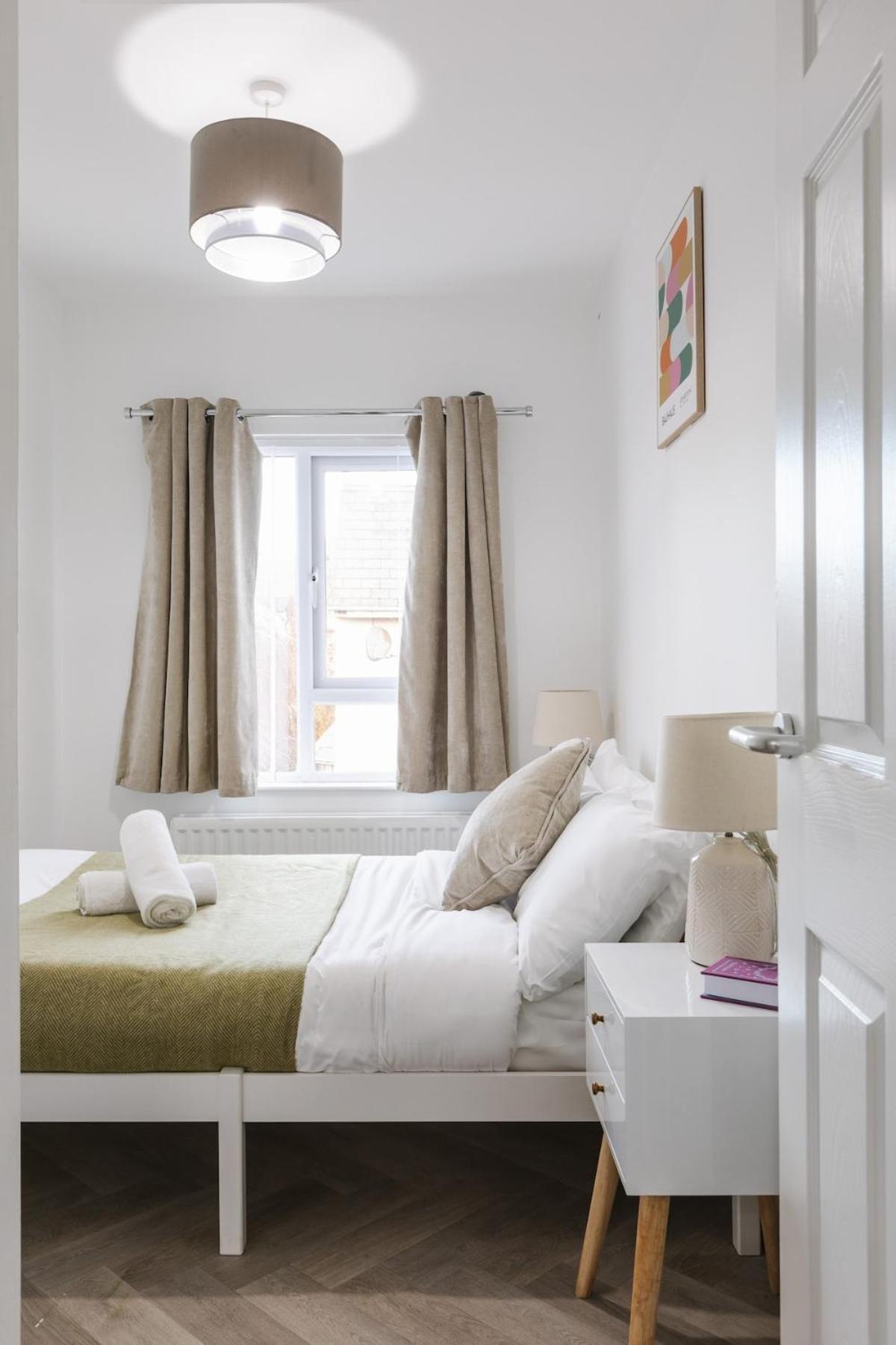 Apartment Luxurious 3 Bedroom In Belfasts Trendy Lisburn Road Sleeps 6 Modern & Spacious *