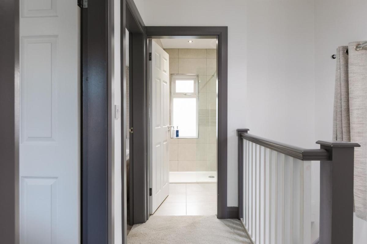 Luxurious 3 Bedroom In Belfasts Trendy Lisburn Road Sleeps 6 Modern & Spacious Apartment Belfast