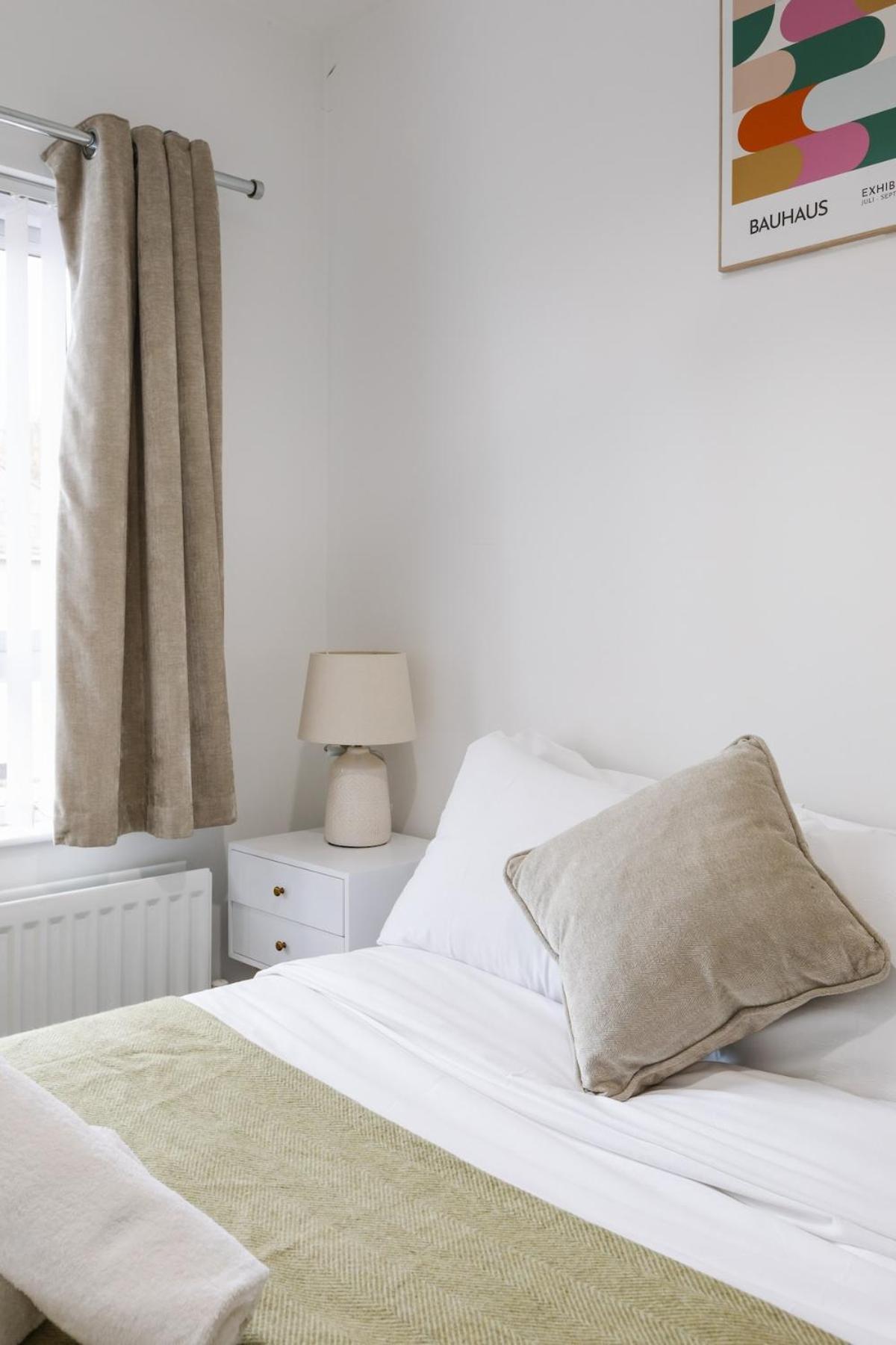 Apartment Luxurious 3 Bedroom In Belfasts Trendy Lisburn Road Sleeps 6 Modern & Spacious Belfast