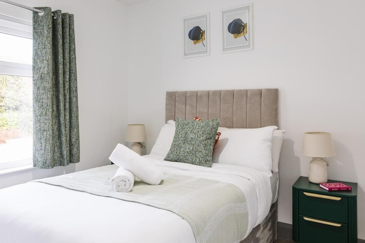 Luxurious 3 Bedroom In Belfasts Trendy Lisburn Road Sleeps 6 Modern & Spacious * Belfast