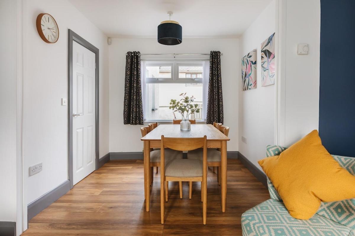 Luxurious 3 Bedroom In Belfasts Trendy Lisburn Road Sleeps 6 Modern & Spacious Apartment