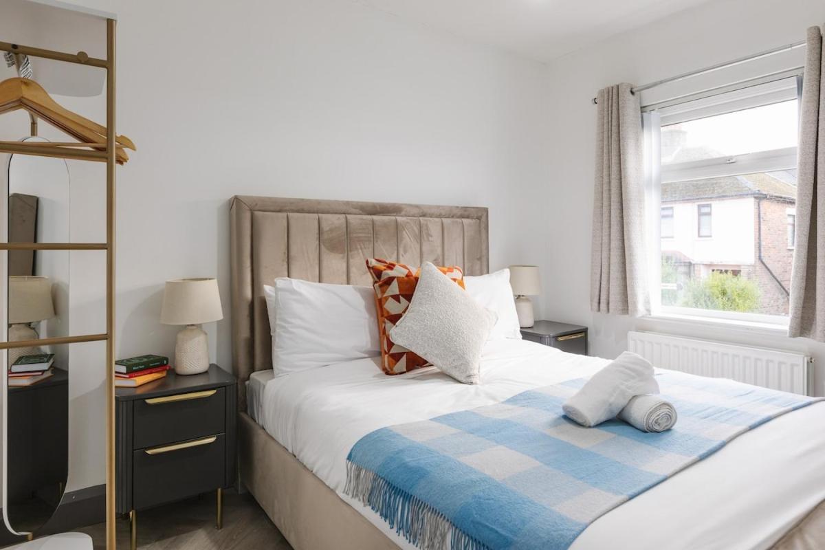 Apartment Luxurious 3 Bedroom In Belfasts Trendy Lisburn Road Sleeps 6 Modern & Spacious