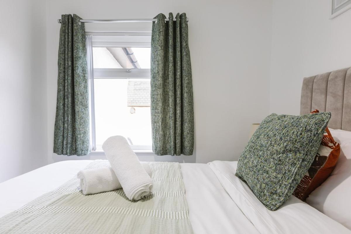 Luxurious 3 Bedroom In Belfasts Trendy Lisburn Road Sleeps 6 Modern & Spacious Apartment Belfast