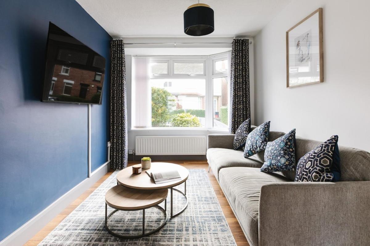 Luxurious 3 Bedroom In Belfasts Trendy Lisburn Road Sleeps 6 Modern & Spacious Apartment
