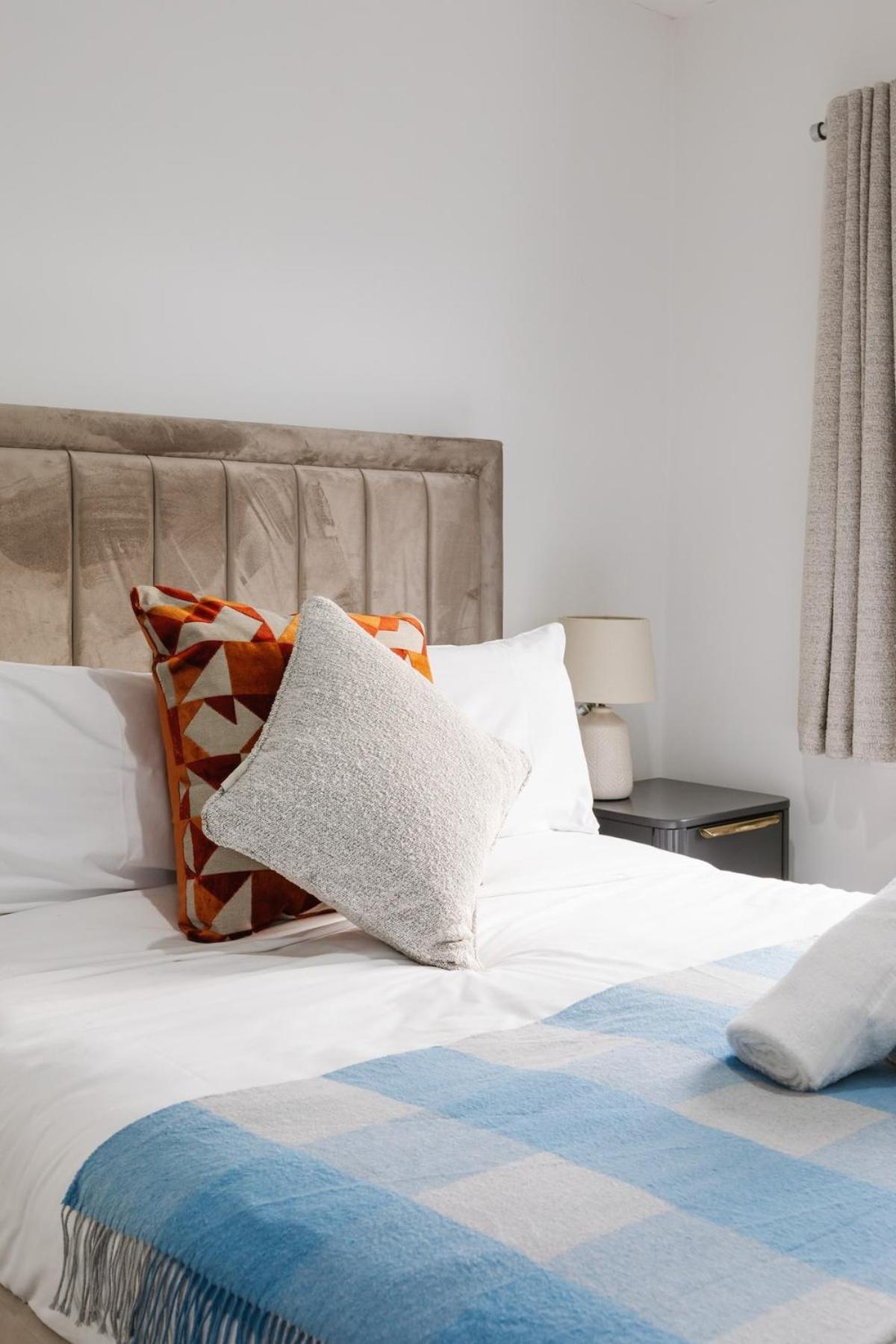 Apartment Luxurious 3 Bedroom In Belfasts Trendy Lisburn Road Sleeps 6 Modern & Spacious